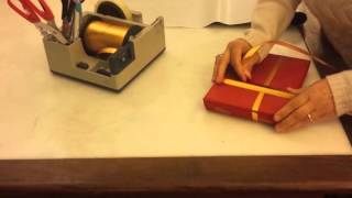 Tutorial impacchettare un regalo [upl. by Sargent]