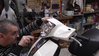 Tuto  changement ampoule Piaggio Liberty 125 [upl. by Don]