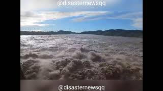 The Rhône River flood is progressing toward the Mediterranean the Vallabrègues dam France [upl. by Sug]