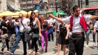 Flashmob Zorba Griego en Valparaíso con Fundación Mustakis [upl. by Nyladnohr360]