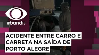 Acidente entre carro e carreta na saída de Porto Alegre [upl. by Simson]