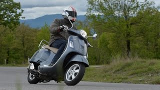 Essai Vespa GTS 300 [upl. by Ormand833]