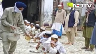 Gurdwara In Punjas Malerkotla Wins Hearts For Providing Meals To Stranded Students [upl. by Ecinna]