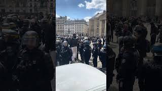 Paris Sorbonne 25 avril 2024 les jeune sont nasser pour laisser place à Macron… manifestation [upl. by Nahpets]