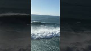 O visual IMPRESSIONANTE de um dia de ondas grandes em Nazaré 🤯🌊 [upl. by Donaldson172]