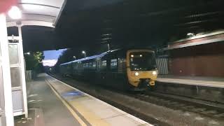 class 165 arrives at Keynsham [upl. by Sessler]