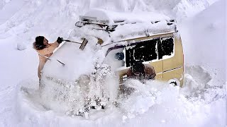 膝まで埋もれるほどの積雪。−10℃の冬の北海道で軽バン生活。 [upl. by Lekym]