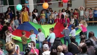 Kermesse de lécole maternelle 2016 danse PS [upl. by Semajwerdna373]