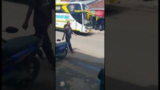 BUS LURAGUNG JAYA UTAMA SATRIA FULL ARUS BALIK shortsvideo busviral luragung alfaruq fyp bus [upl. by Shiverick]