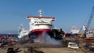 Turchia approdo spettacolare in un porto cimitero delle navi [upl. by Mahan115]