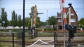 Spoorwegovergang Schinnen  Dutch railroad crossing [upl. by Nellda]