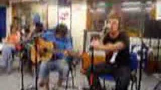 El canto del loco zapatillas acustico en la radio [upl. by Gleeson151]