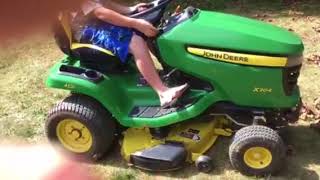 John Deere mulching kit vs mulching plug [upl. by Shepperd]