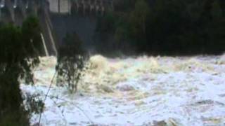 Somerset Dam in Full Flood Jan 2011 [upl. by Balmuth]