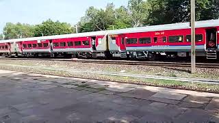 12466 JodhpurIndore Ranthambhore SF Express arriving at Bhawani Mandi [upl. by Ashbaugh]