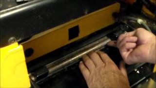 How to Change Planer Knives DeWalt 733 [upl. by Bruning]