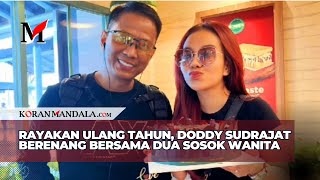 Doddy Sudrajat Berenang bersama Dua Sosok Wanita [upl. by Fleisher]