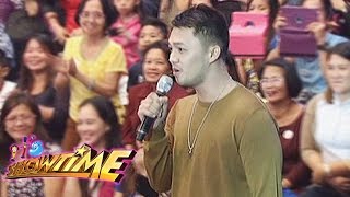 Its Showtime Richard sings for Pastillas Girl [upl. by Rehpotisrhc]