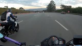 Suzuki Gladius 650 vs Kawasaki er6 n [upl. by Akihsal95]