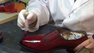 Comment patiner des chaussures en cuir  Etape teinture [upl. by Sirred]