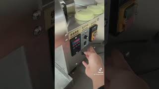 Dough divider and rounder machine doughdivider doughcutter [upl. by Acnaiv]