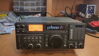 Icom ICR7000 in original box 4 saleand working brilliantly after a 10 year break from operation [upl. by Sirej469]