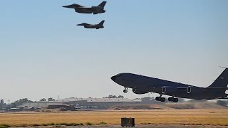 Spectacular Action KC 135 Stratotanker Refuels in Mid Air Over US Skies [upl. by Accem]