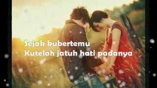 CINTA  Vina Panduwinata lyrics [upl. by Eilsew]