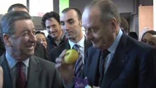 Un Jacques Chirac très entouré visite le salon de lagriculture [upl. by Ardenia85]