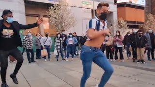 COLOMBIANO SE ROBA EL SHOW bailando Salsa caleña 🔥 [upl. by Ruder755]