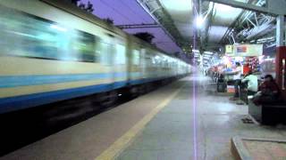 Shatabdi Express overtakes Mumbai Rajdhani Special [upl. by Sela771]