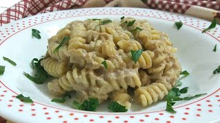 PASTA con CREMA di FUNGHI 🍄 Ricetta FACILE senza PANNA di A modo MIO [upl. by Garaway]