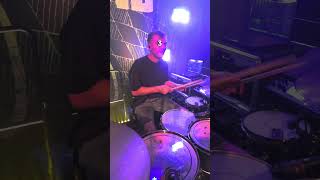 Wir PRANKEN uns glaub ich zu viel auf der BÜHNE 😂🥁🎹 drums partyband pranks keyboard clicktrack [upl. by Hobart331]