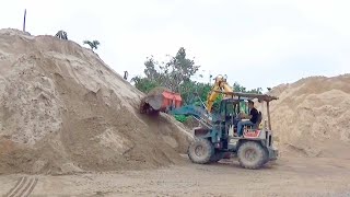 MITSUBISHI WS400 wheel loader scoops sand aggregates excavators dump trucks [upl. by Johnsten]