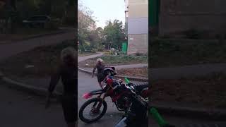 Я в шоке enduro automobile дпс мопед crash питбайк motovlog покатушки стант smartphone [upl. by Evelunn]