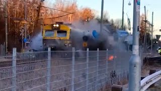 Train crashes into bus  Tåg kraschar in i buss på Hisingen 8 mars 2021 [upl. by Bartolome]