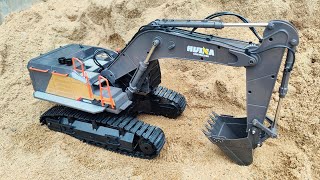 Unboxing RC excavator huina 1592 [upl. by Casilde]