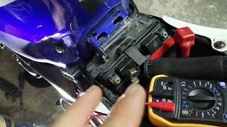 Yamaha r1 2004 controllo regolatore di tensione statore moto accesa minimo irregolare e si spegne [upl. by Blank409]