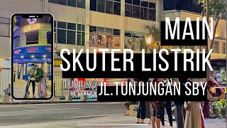 JALAN TUNJUNGAN SURABAYA TERBARU 2022  Sewa skuter listrik [upl. by Aizitel]