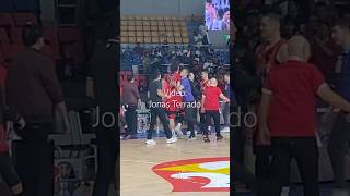 DANNY ILDEFONSO NIYAKAP SI JUNE MAR FAJARDO AT NAGCELEBRATE SA MGA FANS MATAPOS MANALO CONVERGE pba [upl. by Irvin]