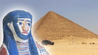 Mummies Discovered Near Ancient Egyptian Pyramids [upl. by Bertsche]