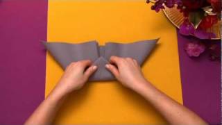 Napkin folding from Duni  Elegant [upl. by Ahcsat]