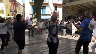 Occitanie la Sardane danse populaire des fêtes Catalanes [upl. by Dranel]