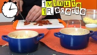 1 Minute 1 Recette  oeufs cocotte au chorizo [upl. by Sillyrama]