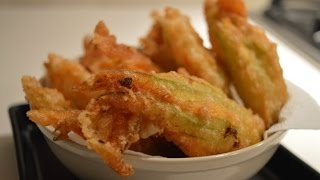 Fiori di zucca croccanti fritti in pastella ricetta semplice  Fried zucchini blossoms easy recipe [upl. by Gerik]