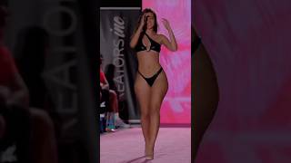 Hermosa mujeres en bikini viralshorts modelo [upl. by Olsen]