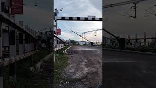 Level crossing Gate SIREN 🚨  LC Gate Closing Sound shortsfeed levelcrossing ytshorts railway [upl. by Leis]