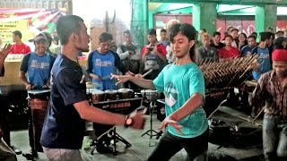 Joget Unik Kreatif dan Lucu Penari Angklung Malioboro Pengamen Jogja New Banesa Angklung Malioboro [upl. by Ahseekal486]