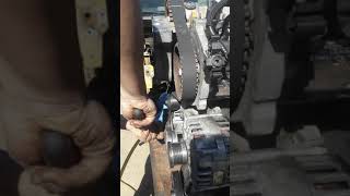 Comment changer une courroie distribution sur un moteur 1 litre 9 DCI sur un Renault Trafic 2 [upl. by Eb180]