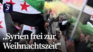 Berlin Tausende feiern Sturz Assads [upl. by Yldarb]